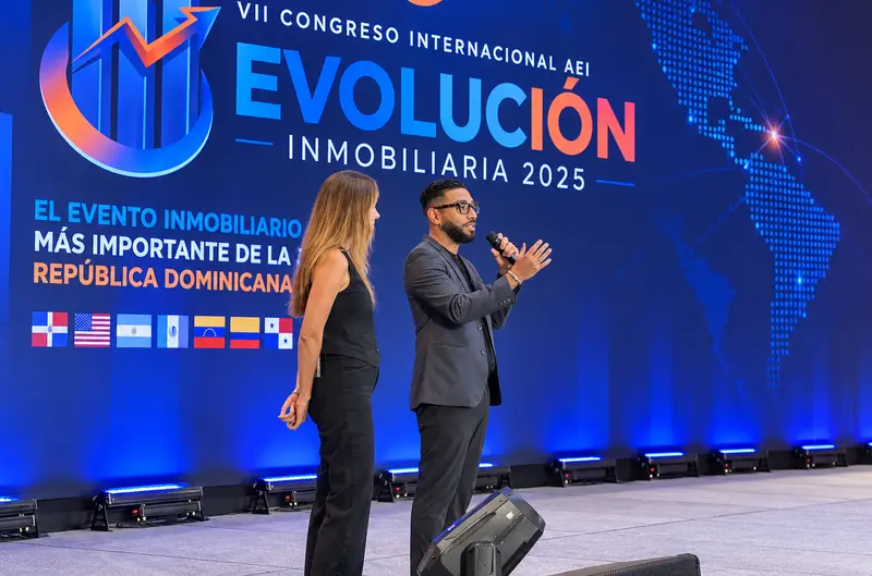 Disertando en el Congreso Internacional Inmobiliario AEI